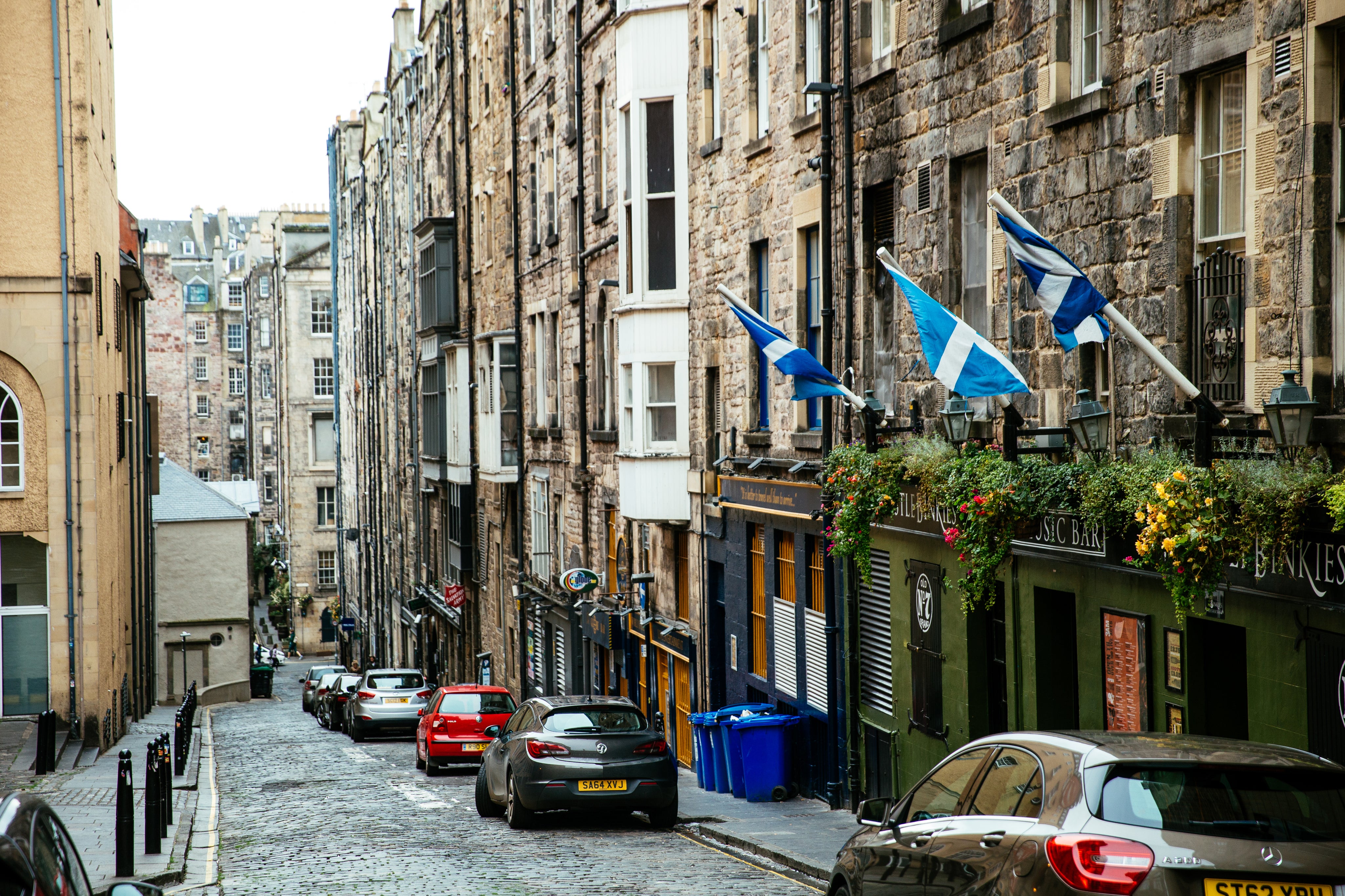 narrow-london-street.jpg